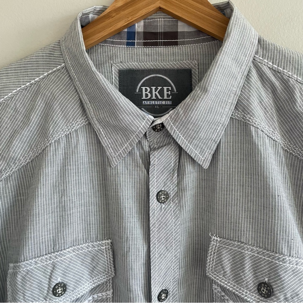 BKE Men's Athletic Fit Long Sleeve Button Up Gray/White Striped Shirt - Picture 6 of 11
